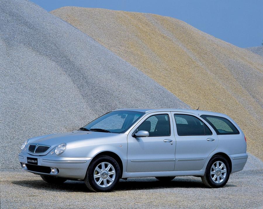  Lancia Lybra SW 1999 года  (фото 25 из 57)